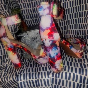 Comfortable clog hoppers